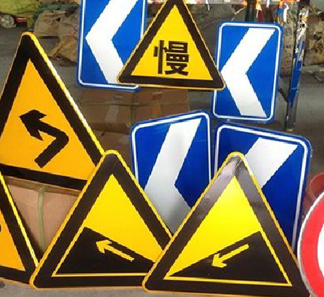 中方标识标牌中颜色的确定是很重要的。